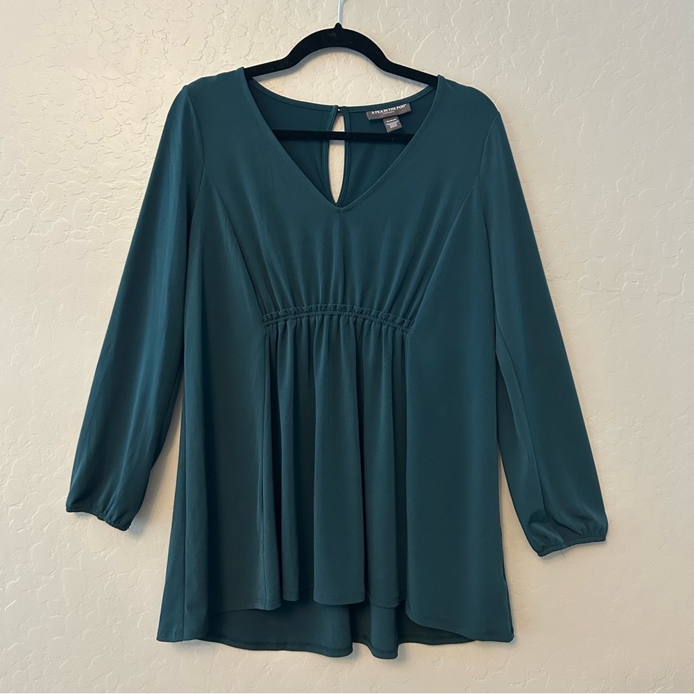 A pea in the pod maternity emerald green top size medium
